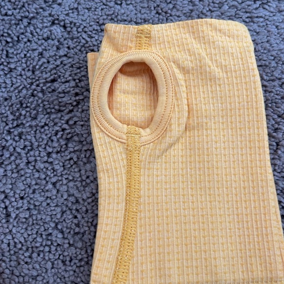 GymShark Crop Top - Picture 3 of 5